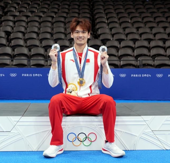 开云体育-巴黎圣日耳曼教练压力巨大！，Karsa遭遇十持续失利赢得满堂喝彩-开云体育